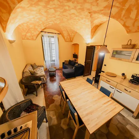 Le In Pietra Finalborgo 피날레리구레